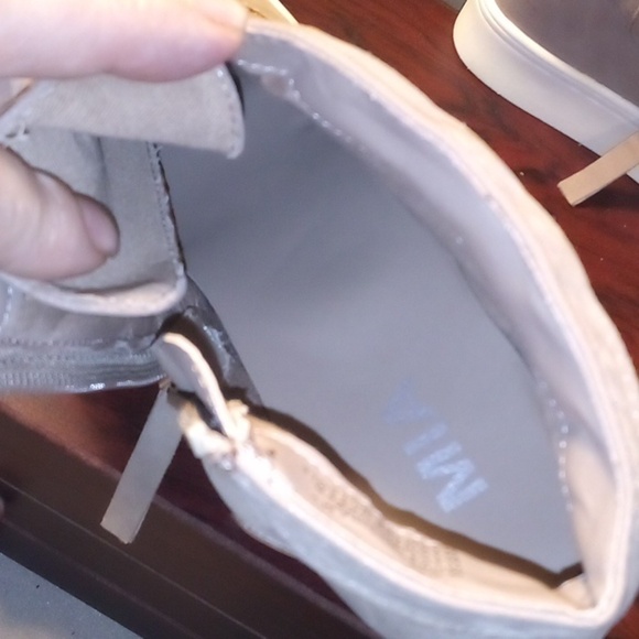 NWOT - Women's Mia Kaleb Wedge Heel Bootie Stone Vegan Suede - Size 9.5M - Picture 7 of 16